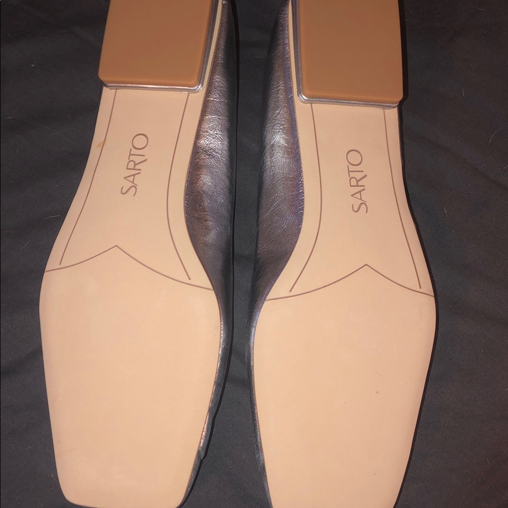 NWOT Franco Sarto Silver Avery Flats 10M - Picture 4 of 6